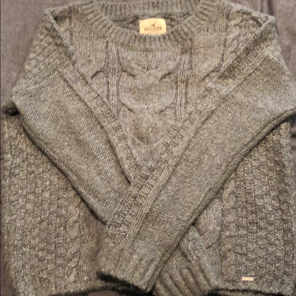 HOLLISTER CROP SWEATER